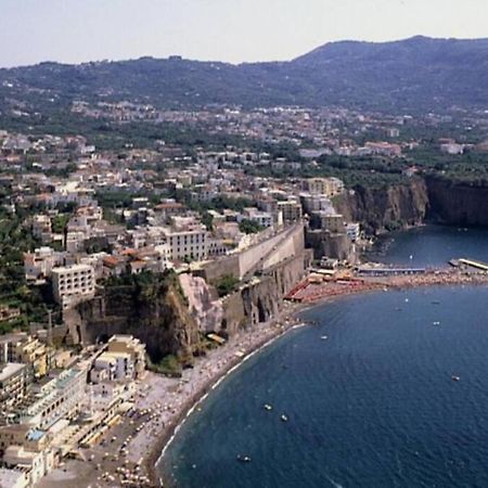 The Sweet Attic Room - De Vivo Realty Meta Di Sorrento Eksteriør bilde