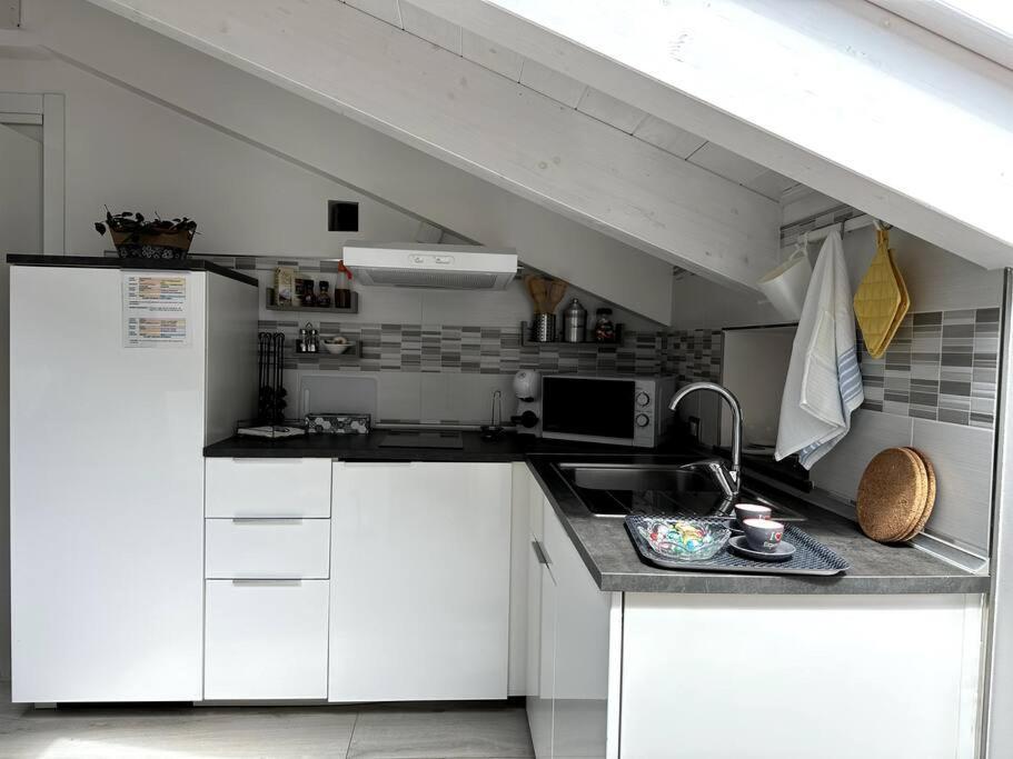The Sweet Attic Room - De Vivo Realty Meta Di Sorrento Eksteriør bilde